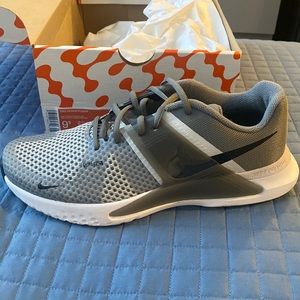 NIKE RENEW FUSION - Men Size 9.5 (like new)